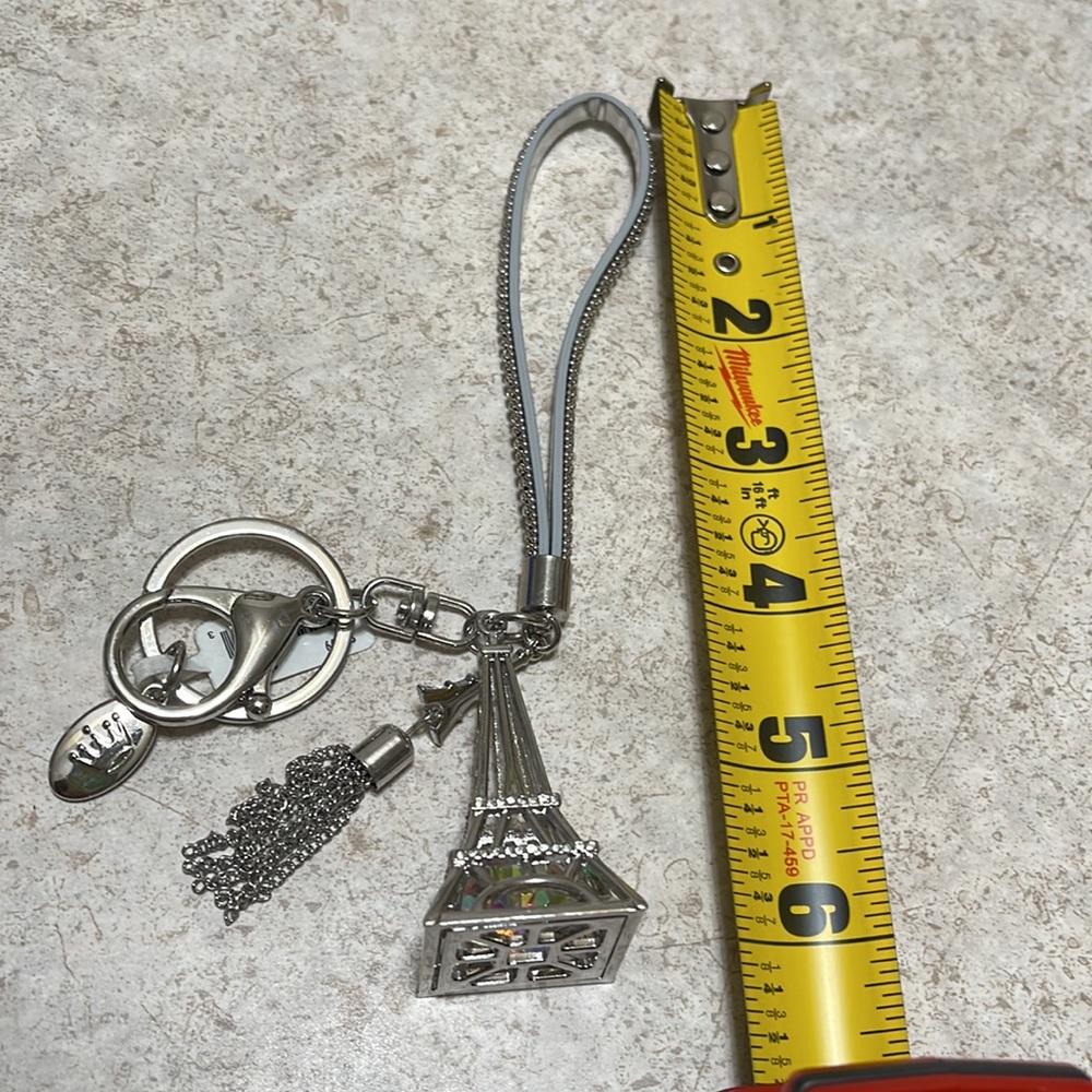 BNWT HALLMARK SILVER TONE & CRYSTAL EIFFEL TOWER PARIS KEYCHAIN 4 pcs Available - Picture 4 of 9